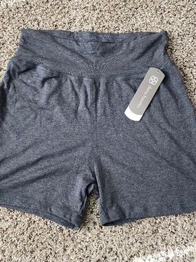 Daisy Fuentes Women's Shorts Large Gray Pull On Stretch Casual Comfort